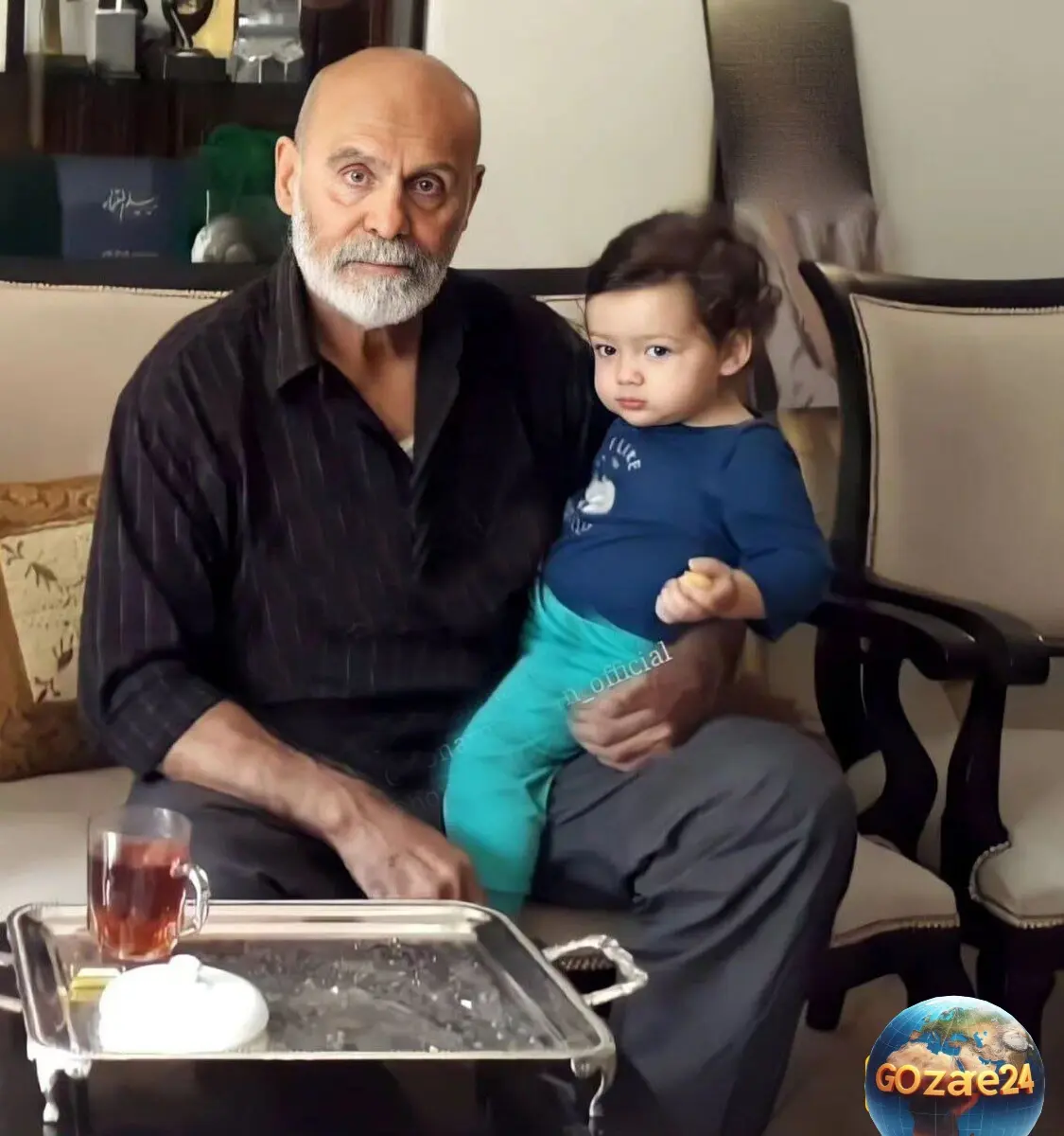  جمشید هاشم پور و نوه اش