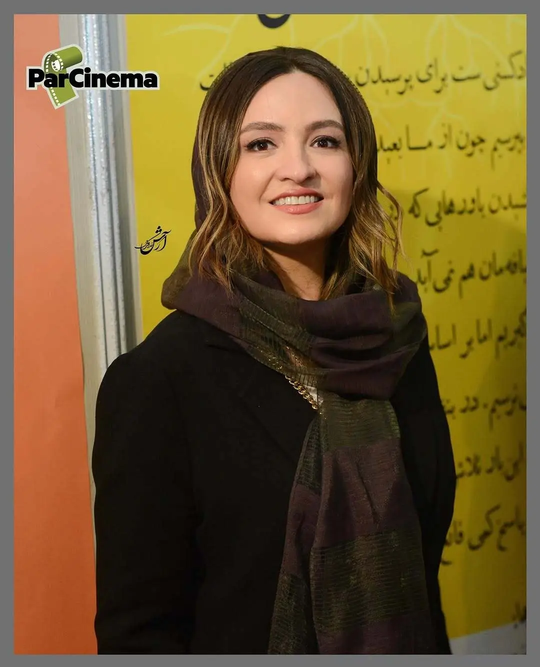 تصاویر گلاره عباسی و مهراوه شریفی نیا در نمایشگاه کتاب+ عکس