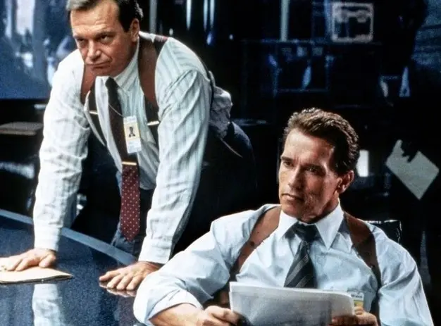 4. دروغ‌های حقیقی - (True Lies 1994)