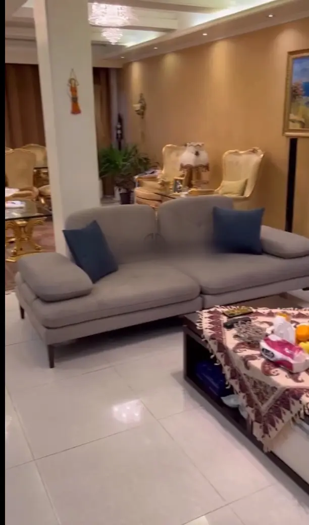 پوراندخت مهیمن