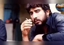 تصویر نادر از محمود دینی در کنار ناصر ملک مطیعی؛ سفر در زمان به سال 93 و لحظه‌ای بی‌نظیر در سریال آینه عبرت