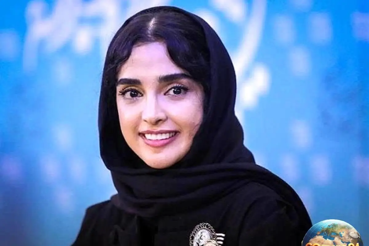 استایل خاص الهه حصاری با ترنچ کت و روسری کلاسیک؛ راهنمای ستایشی شیک و الهام‌بخش