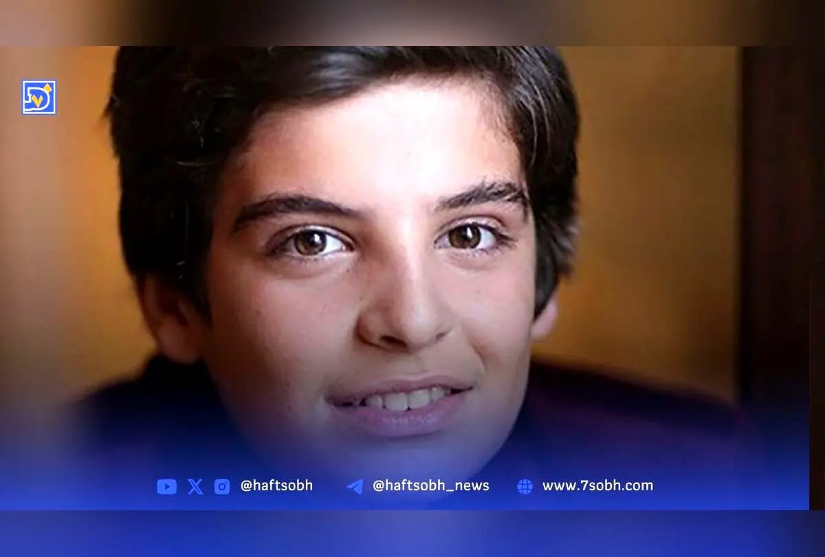 تصاویر جالب از پدر و مادر باکلاس مانی رحمانی، بازیگر «بچه مهندس» در کنار خانواده در فضای مجازی