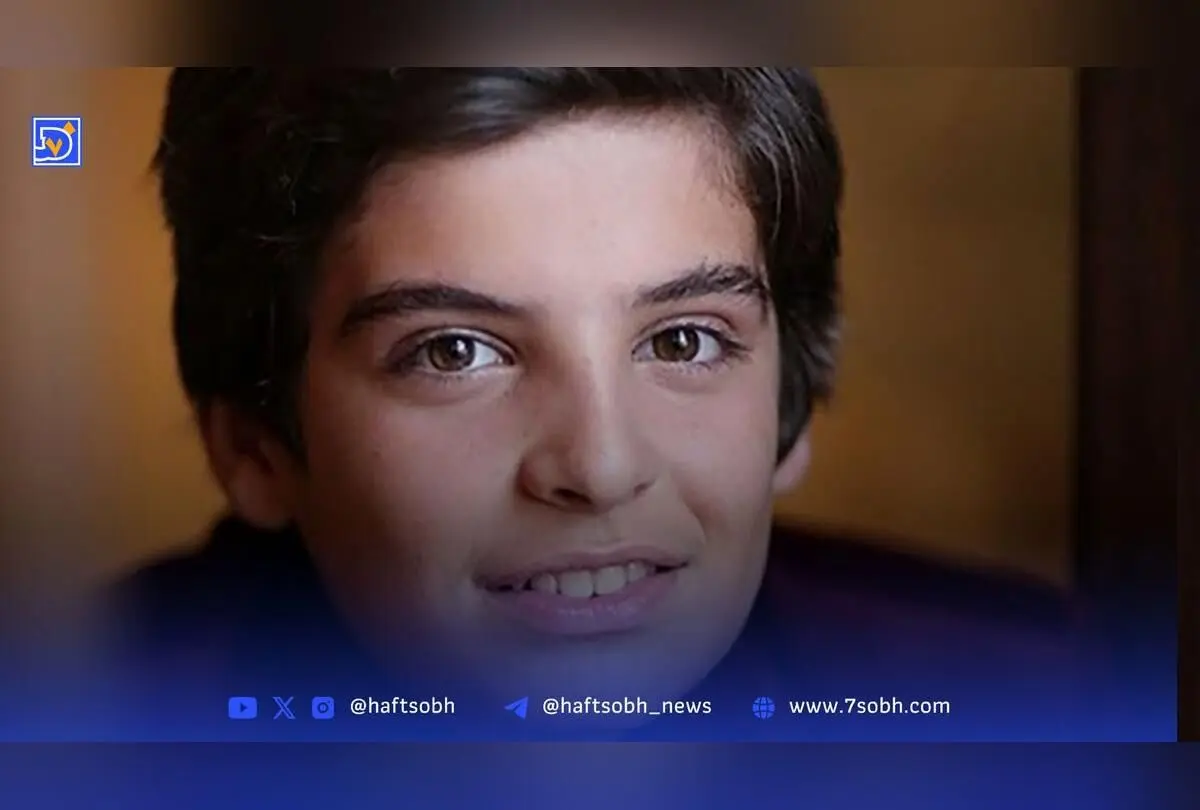تصاویر جالب از پدر و مادر باکلاس مانی رحمانی، بازیگر «بچه مهندس» در کنار خانواده در فضای مجازی