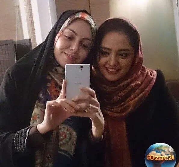 تصاویر جالب و بامزه نرگس محمدی و آزاده نامداری در رستوران هندی + استایل‌های خاص و خنده‌دارشان