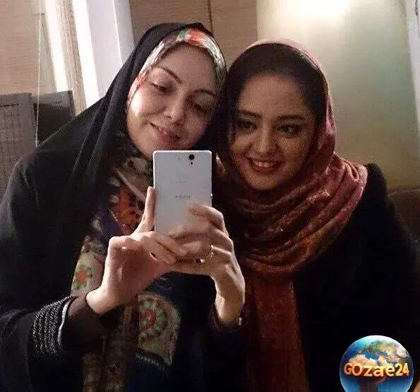 تصاویر جالب و بامزه نرگس محمدی و آزاده نامداری در رستوران هندی + استایل‌های خاص و خنده‌دارشان