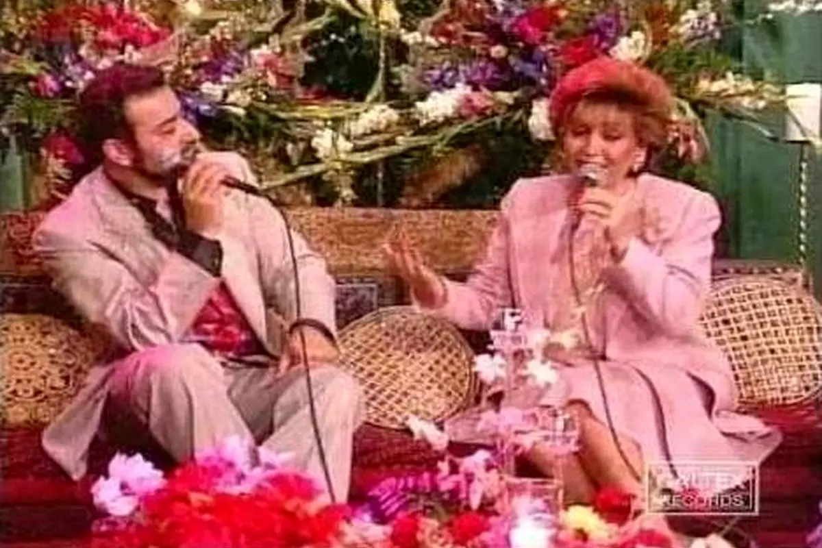 میز و صندلی خانم مهستی با خاطره‌ای فراموش‌نشدنی در خانه‌ای پر از هنر و نوستالژی