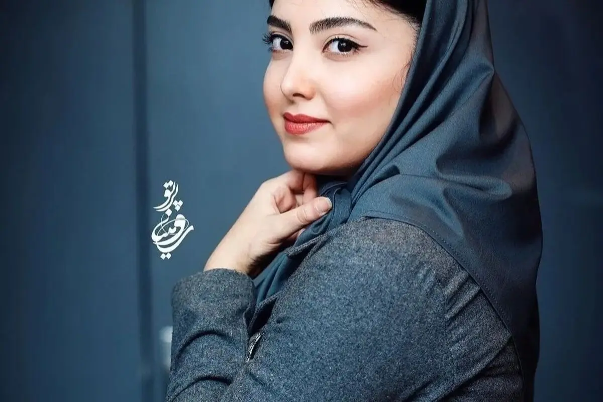 زیبا کرمعلی در اکران «بی‌صدا حلزون»: استایل دخترانه شیک و زیبا با رنگ‌های هماهنگ و ایده‌های جذاب