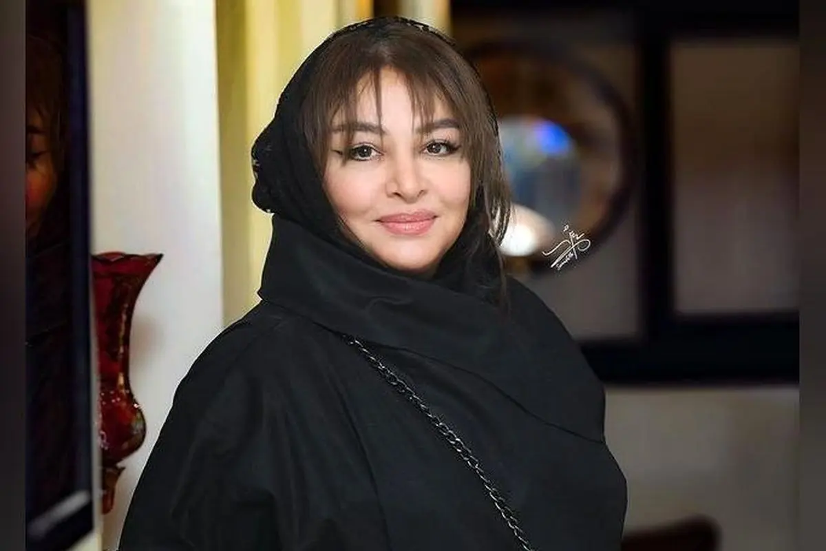 تصویر مه‌لقا باقری مقابل دیوار آجری: استایل خاص و جذاب در عکاسی پرتره