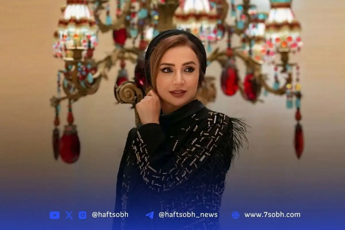 تراس لاکچری و دلباز شبنم قلی‌خانی با گل‌های شمعدونی و طراحی ساده اما شیک | عکس‌های جذاب و خاص