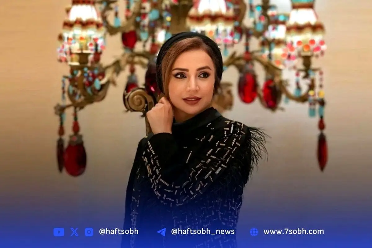 تراس لاکچری و دلباز شبنم قلی‌خانی با گل‌های شمعدونی و طراحی ساده اما شیک | عکس‌های جذاب و خاص