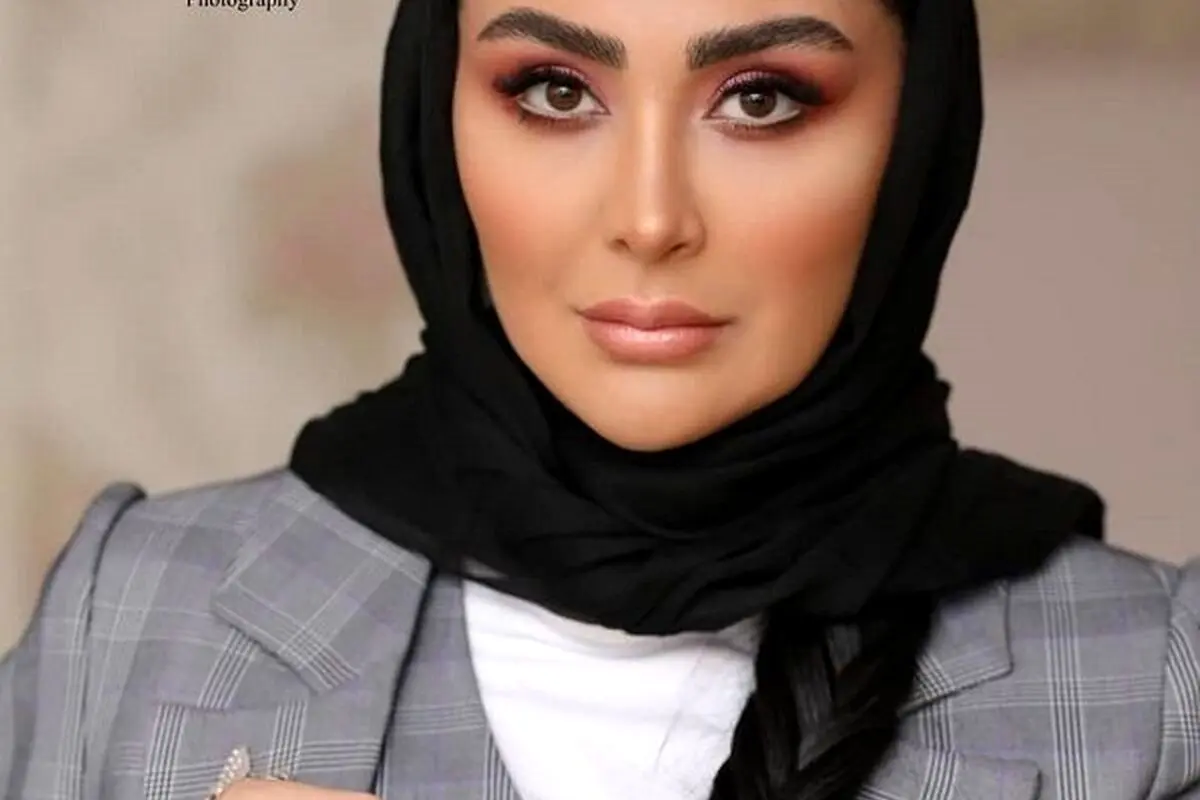 مریم معصومی با استایل تابستانی و شال بنفش کهکشانی در رستوران + عکس ساده و زیبا