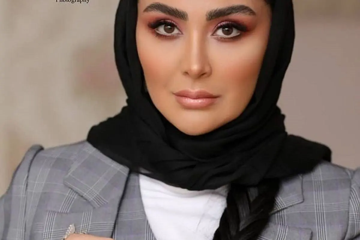مریم معصومی با استایل تابستانی و شال بنفش کهکشانی در رستوران + عکس ساده و زیبا