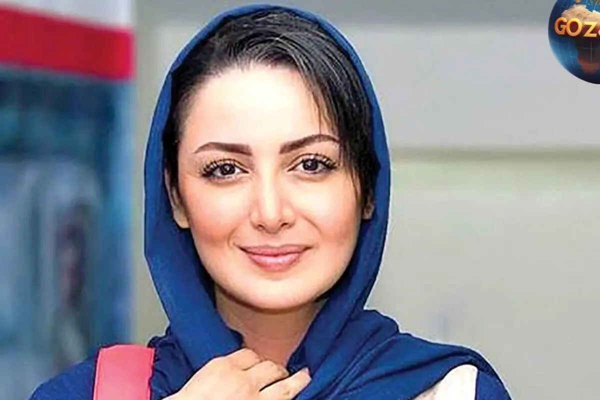 عکس و نوشته معنوی روی مانتوی شیلا خداداد با نقوش شعر فارسی و طرح‌های ایرانی در امارات