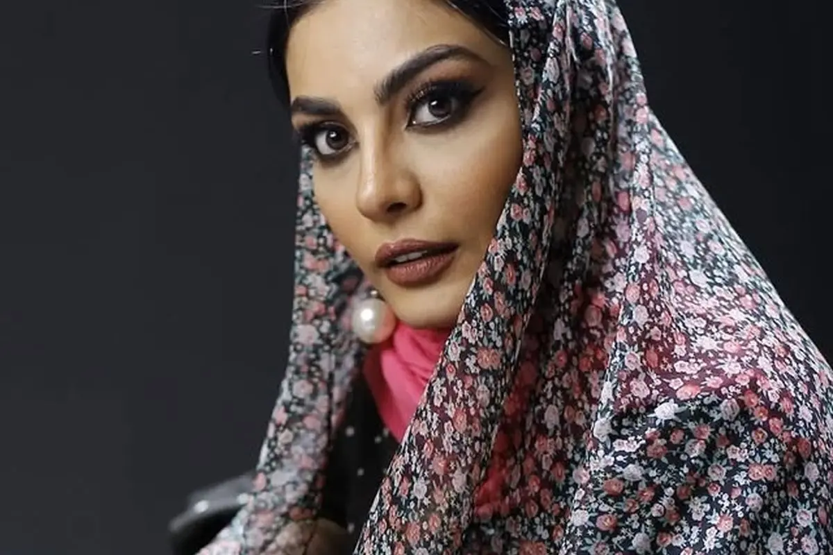 نگاهی به خانه نوستالژیک صحرا اسداللهی با کرسی قدیمی و خاطره‌انگیز؛ حس و حال روزهای برفی در خانه بازیگر محبوب