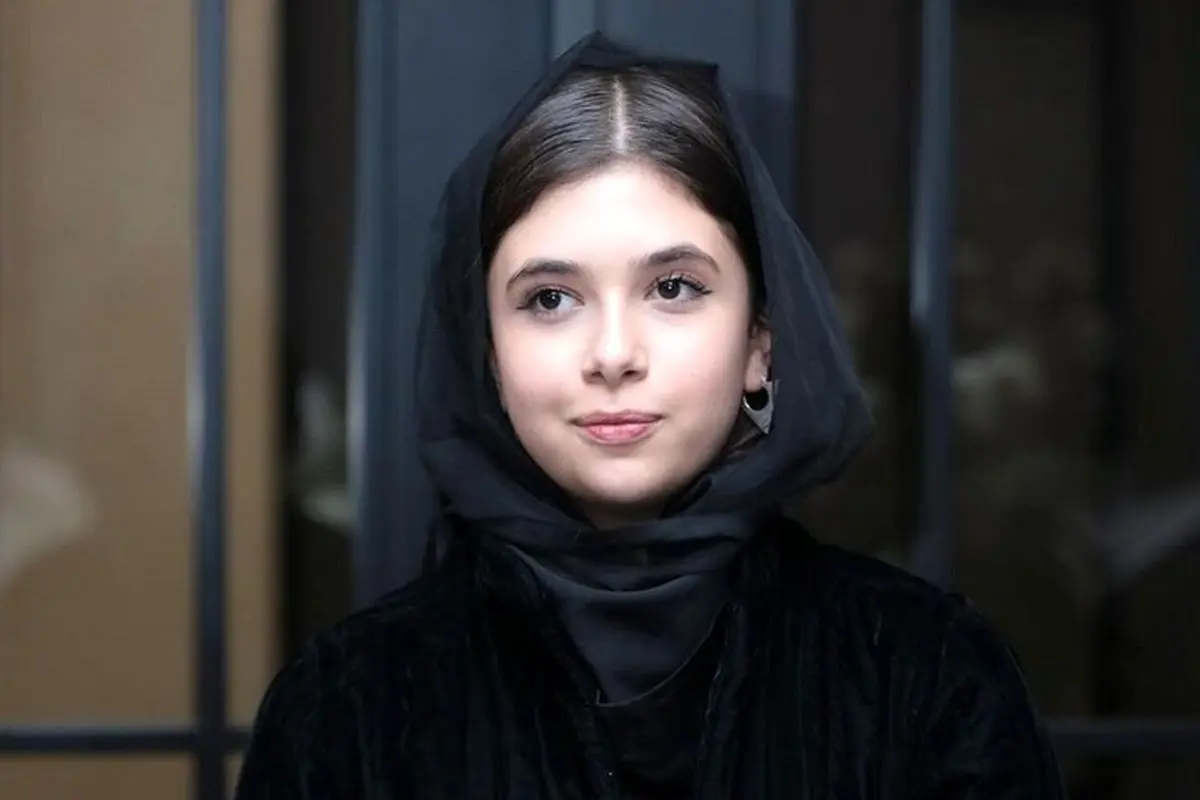 تصویر نادر نفس بازغی در کودکی در آغوش ایرج طهماسب؛ لحظهای نوستالژیک از دهه ۹۰