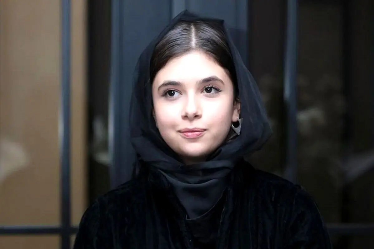 تصویر نادر نفس بازغی در کودکی در آغوش ایرج طهماسب؛ لحظه‌ای نوستالژیک از دهه ۹۰
