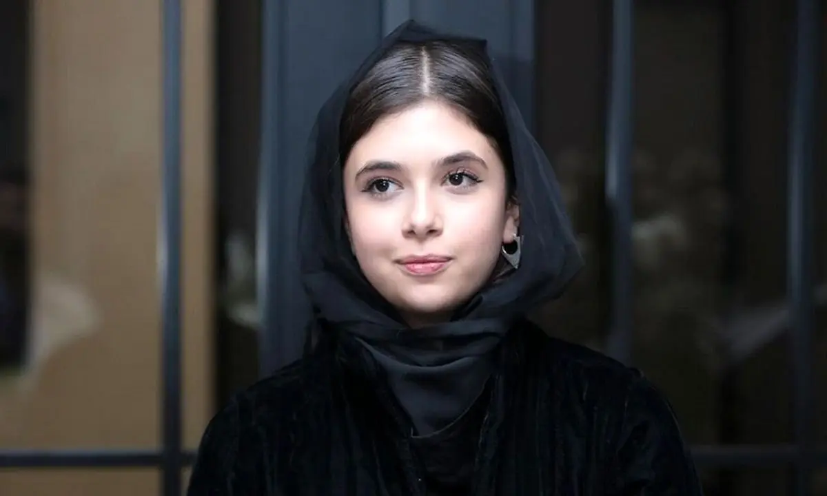 تصویر نادر نفس بازغی در کودکی در آغوش ایرج طهماسب؛ لحظه‌ای نوستالژیک از دهه ۹۰