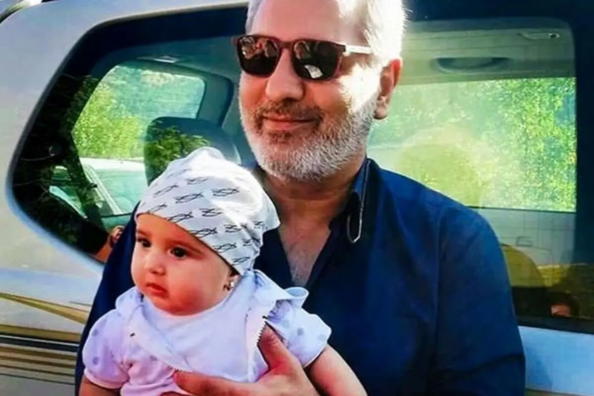 مهران مدیری در پشت‌صحنه سریال پاورچین با آغوش کشیدن نوزاد، لحظه‌ای دلنشین و پر از ذوق و شادی را رقم زد + ویدیو
