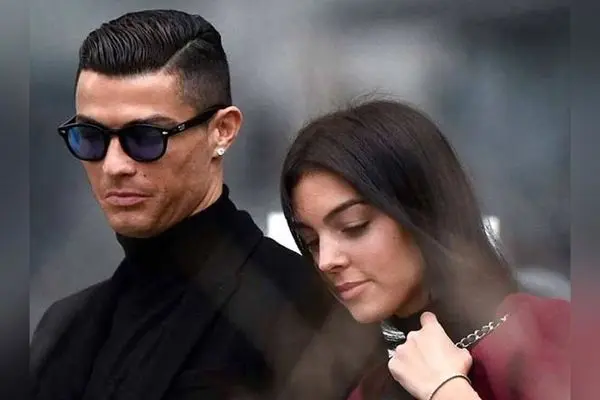 طراحی داخلی خانه رونالدو و جورجینا؛ پرده‌های حریر روشن و مبلمان مدرن در فضایی آرام و دلباز