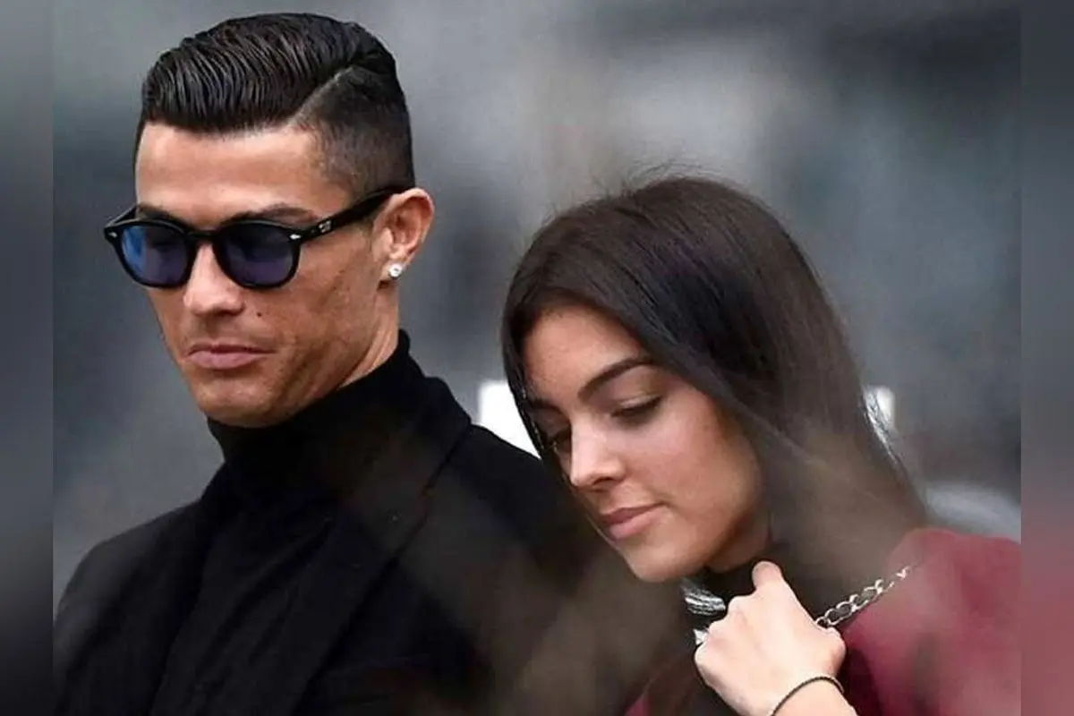 طراحی داخلی خانه رونالدو و جورجینا؛ پرده‌های حریر روشن و مبلمان مدرن در فضایی آرام و دلباز