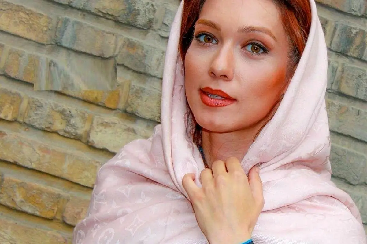 شهرزاد کمالزاده با استایل کژوال در گلخانه زیبا و دستهگل عروس در جدیدترین عکس اینستاگرامی خود