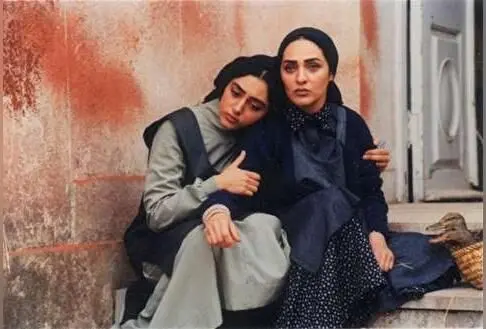 خانه تاریخی انزلی که در فیلم «ماهی‌ها عاشق می‌شوند» به تصویر کشیده شد؛ حالا متروکه و در معرض تخریب