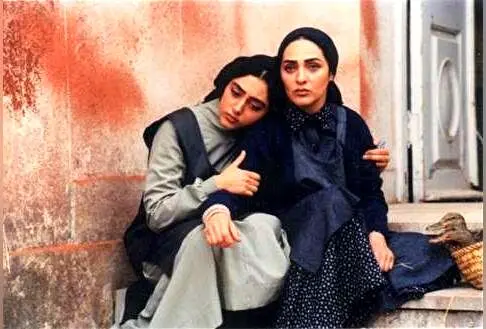 خانه تاریخی انزلی که در فیلم «ماهی‌ها عاشق می‌شوند» به تصویر کشیده شد؛ حالا متروکه و در معرض تخریب
