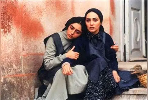 خانه تاریخی انزلی که در فیلم «ماهی‌ها عاشق می‌شوند» به تصویر کشیده شد؛ حالا متروکه و در معرض تخریب