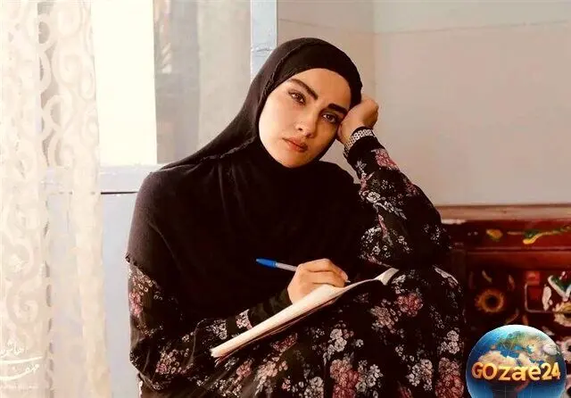 حجاب زیبا و هنر دست‌ساز محیا دهقانی بازیگر سریال نجلا با شال بندری باتیک و دست‌ساز