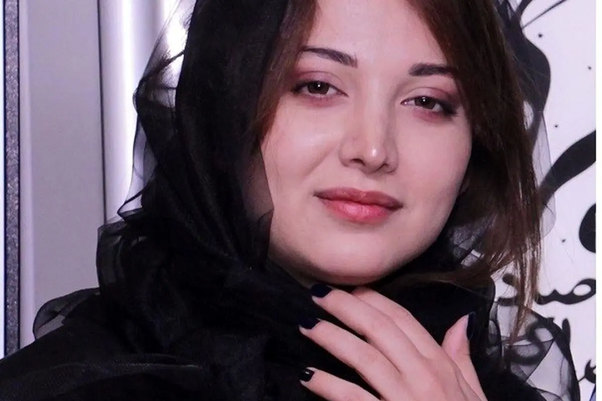 روشنک گرامی با استایل شاد و خنک در اکران فیلم کوزوو؛ دلبری با شلوار بگ و گل من گلی تابستانه