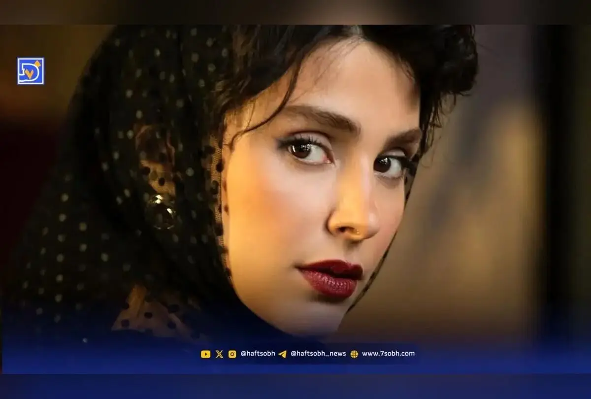 تیپ و استایل خاص و کلاسیک فرانسوی لاله مرزبان در ۲۸ سالگی؛ شوک بزرگ به طرفداران با دستکش و کلاه متفاوت