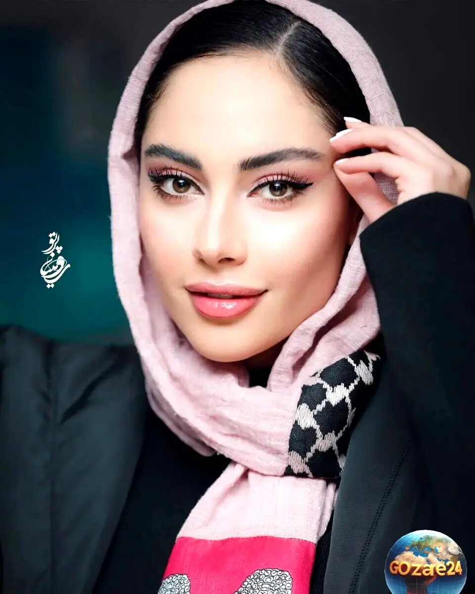 ترلان پروانه با مانتو مزونی خاص و رنگ آبی روشن؛ استایلی جوان‌پسند و متفاوت