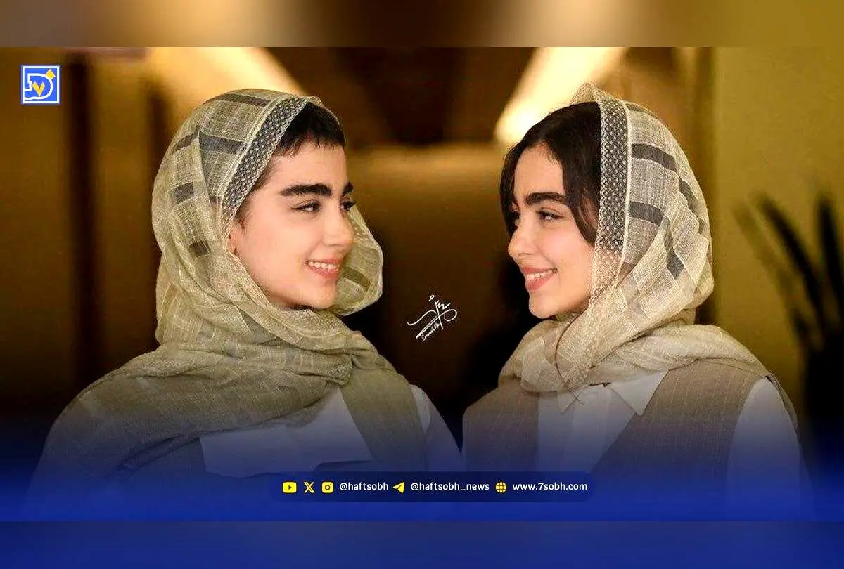 عکس صمیمی نیکا و نفس بازغی با دسته گل در پشت صحنه نمایش «زنبورهای حوالی آزادی»