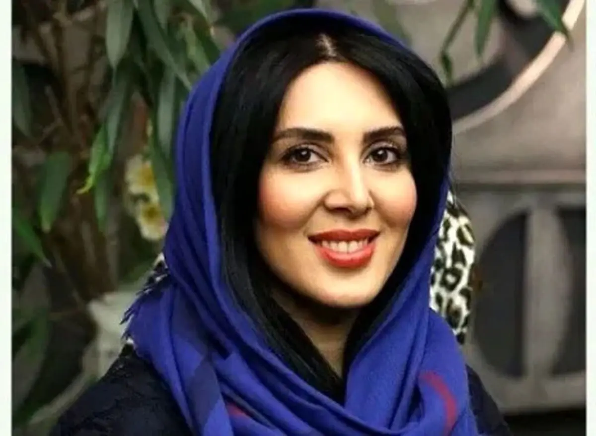 مدلینگ استایل لاکچری لیلا بلوکات با مانتوی برند اروپایی گران‌قیمت و شیک