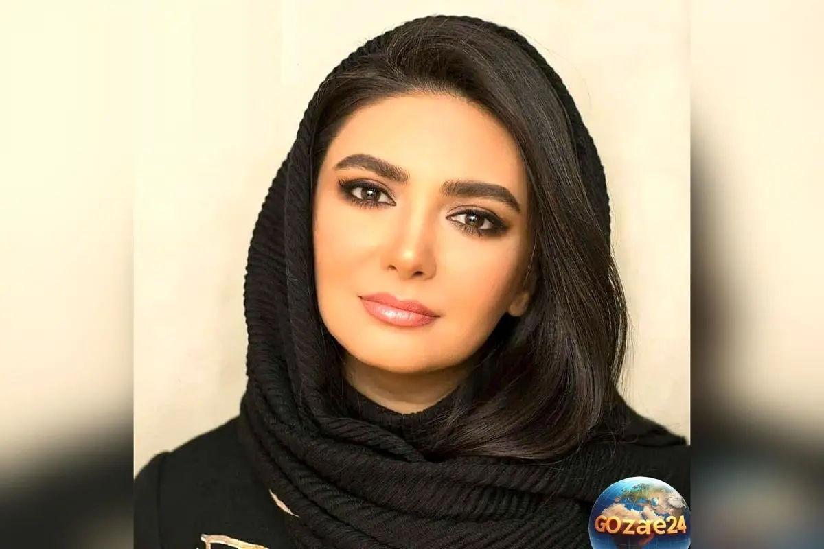 عکسی سیاه و سفید از لیندا کیانی در اتاق گریم با احساسات عمیق و تأمل برانگیز