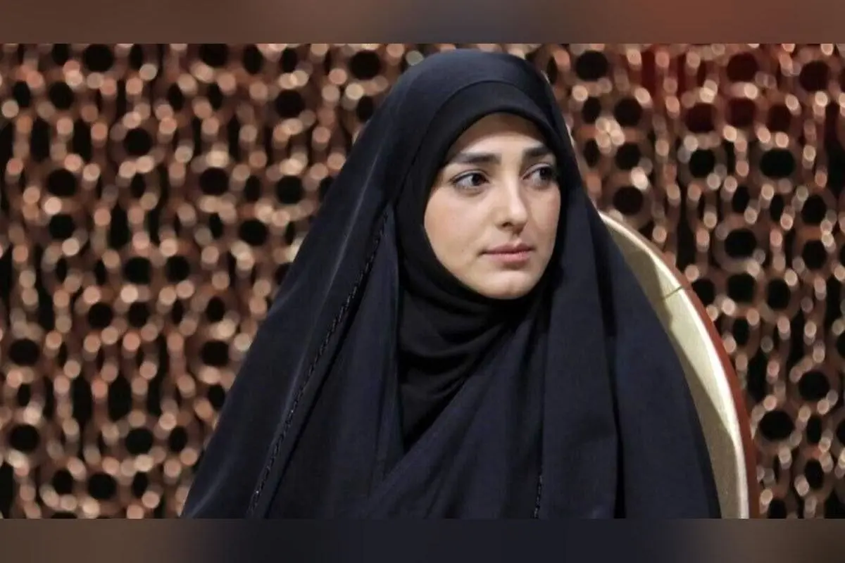 ستاره سادات قطبی در حال رخت‌پوشیدن باحال در شب بعد از سرکار؛ لحظه‌ای خاص در استوری اینستاگرام