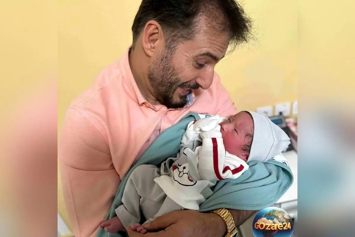 سیدجواد هاشمی در اولین روز تولد نوه‌اش با صورت خندان در بیمارستان دیدار کرد + عکس