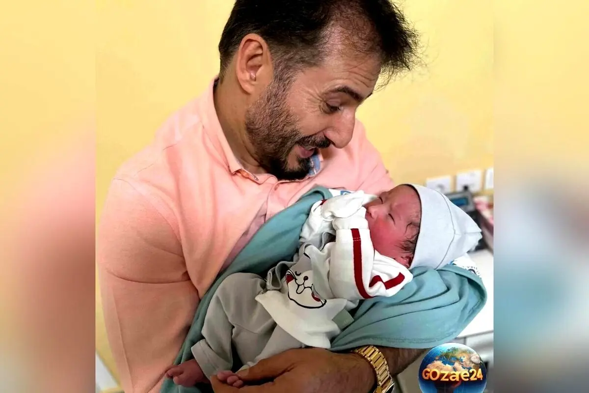 سیدجواد هاشمی در اولین روز تولد نوه‌اش با صورت خندان در بیمارستان دیدار کرد + عکس