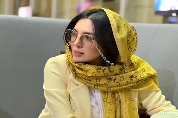 شباهت حیرت‌انگیز لیلا بلوکات با خواهرش نوشا؛ عین سیبی که از وسط نصف شده است!