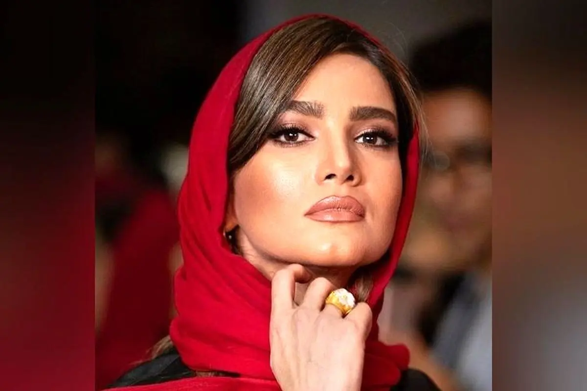 متین ستوده با استایل ایرانی و فرش دست‌بافت، جایگزین روسری شد!