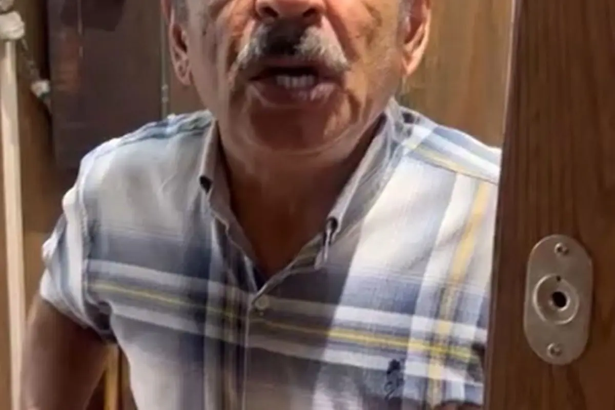 آشنایی با دکوراسیون منزل شاهانه و سنتی قدرتالله ایزدی؛ ترکیبی از هنر ایرانی، مبلمان کلاسیک و طراحی لوکس