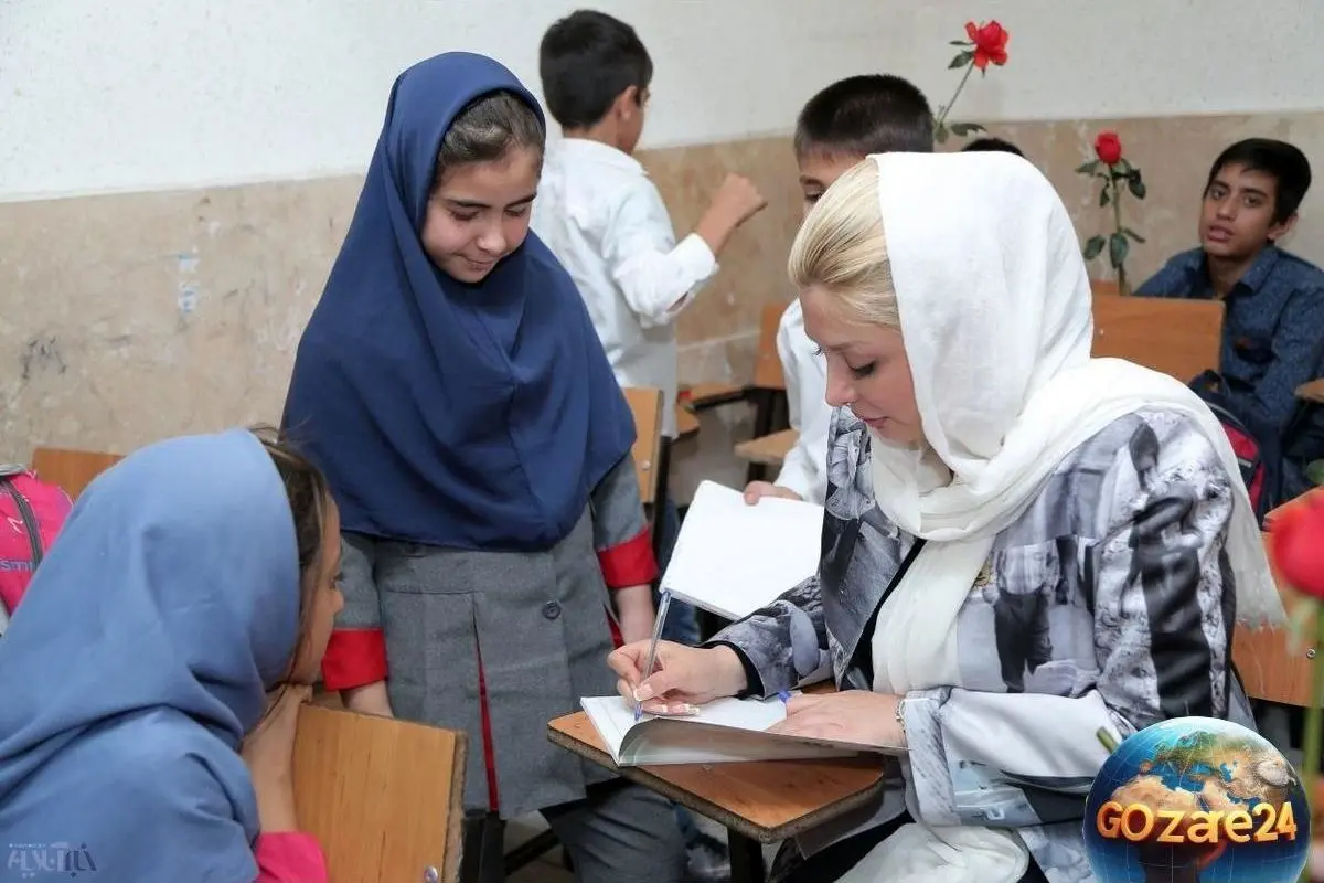 نیوشا ضیغمی در مدرسه برای نواختن زنگ آغاز سال تحصیلی ۹۵ و اقدام انسان‌دوستانه با کودکان کار + عکس