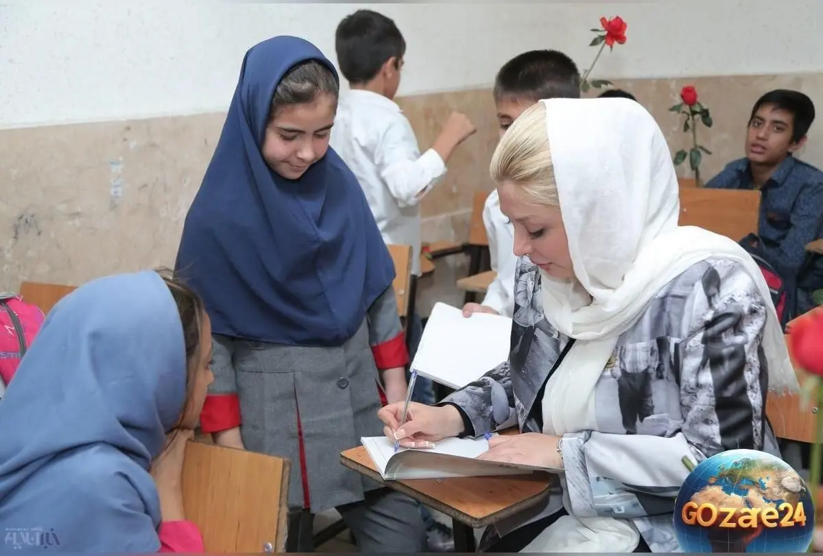 نیوشا ضیغمی در مدرسه برای نواختن زنگ آغاز سال تحصیلی ۹۵ و اقدام انسان‌دوستانه با کودکان کار + عکس