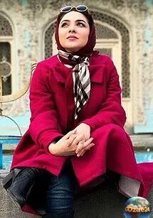 حاشیه‌ساز شدن مانتوی جلوباز خانم مجری؛ جنجالی که در شبکه‌ها داغ شد