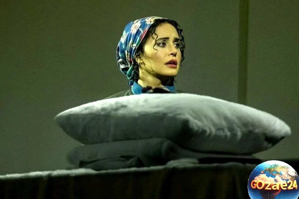 تقلید حرفه‌ای الناز شاکردوست از هنر رزمی تای چی به سبک جنگجویان معبد شائولین در تئاتر «آواز عاشقانه دختر دیوانه» + عکس