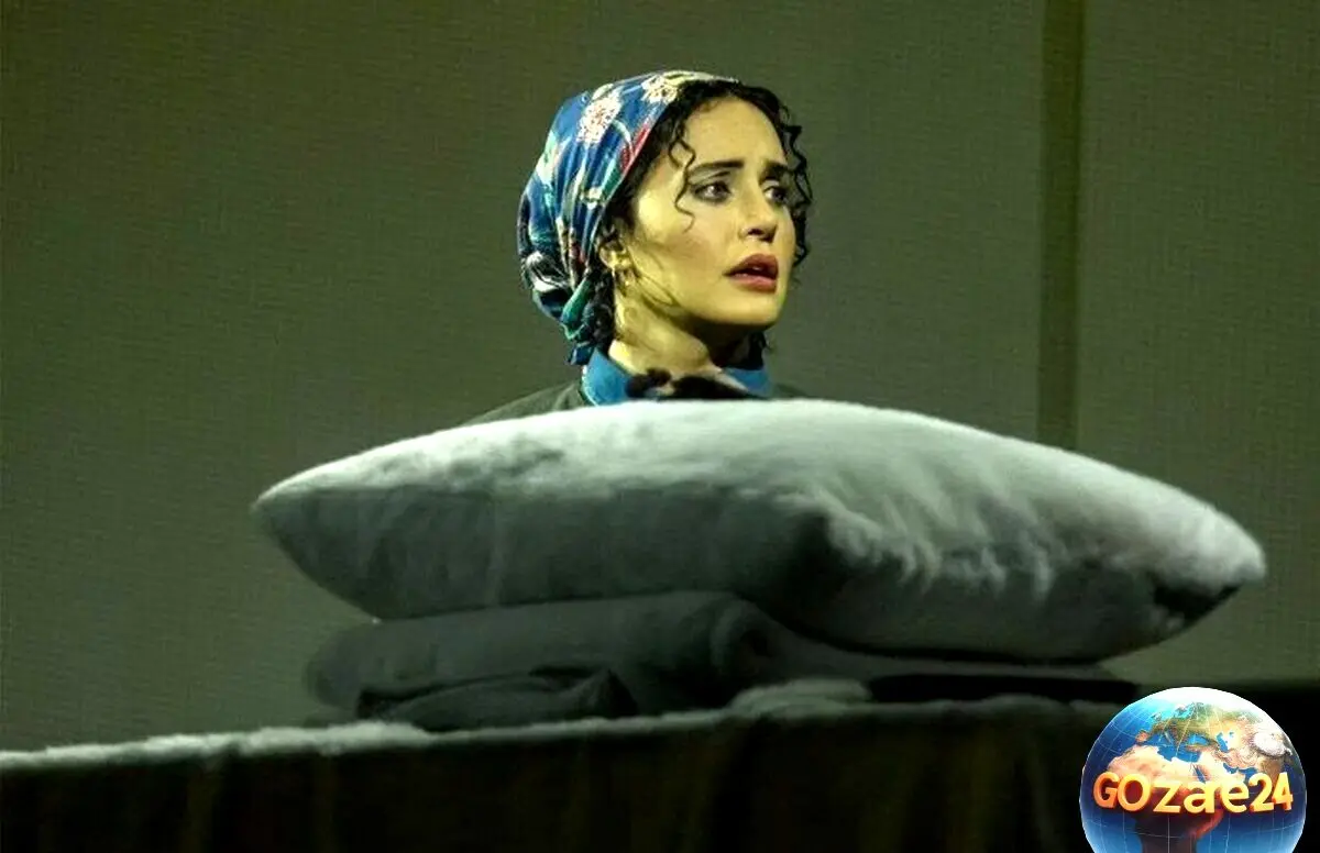 تقلید حرفه‌ای الناز شاکردوست از هنر رزمی تای چی به سبک جنگجویان معبد شائولین در تئاتر «آواز عاشقانه دختر دیوانه» + عکس