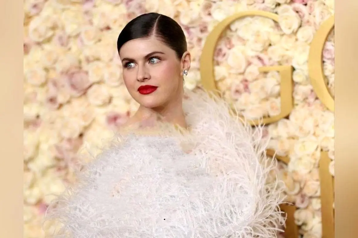 دیزاین و گل‌آرایی لوکس و مدرن میز شام گلدن گلوب 2025 در لس‌آنجلس