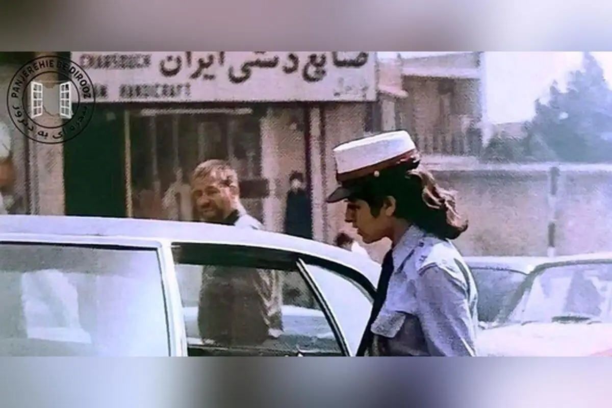 عکس‌های نوستالژیک دهه ۵۰ و ۸۰ ایران؛ خاطراتی متفاوت از علی پروین، پلیس تهران و جوانان تهران در سال‌های گذشته