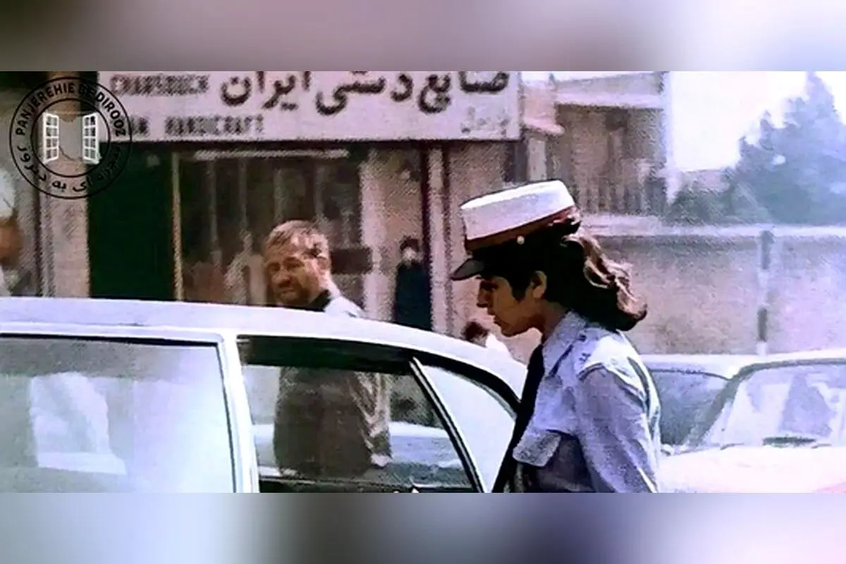 عکس‌های نوستالژیک دهه ۵۰ و ۸۰ ایران؛ خاطراتی متفاوت از علی پروین، پلیس تهران و جوانان تهران در سال‌های گذشته